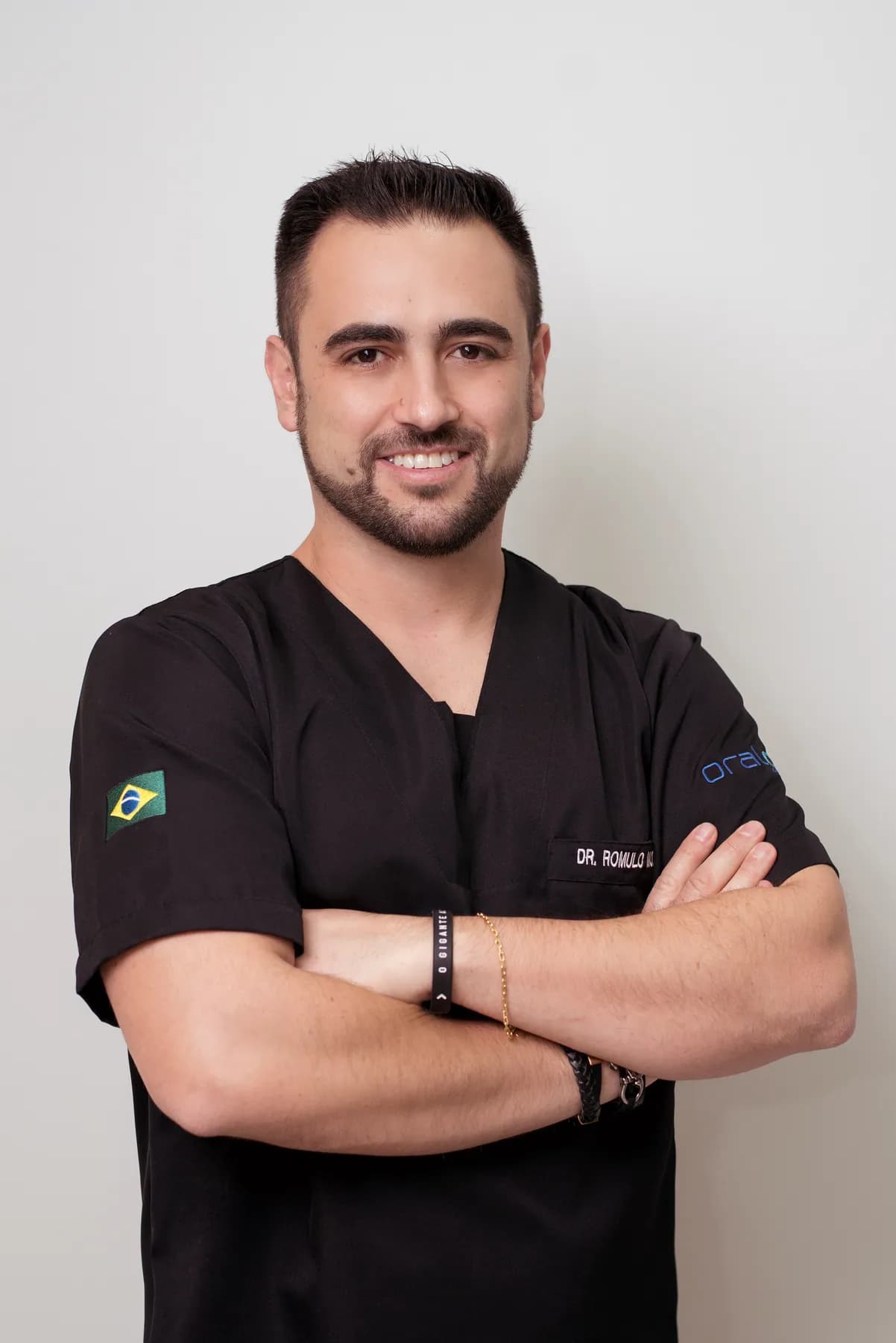 Dr. Rômulo Molinari, cirurgião bucomaxilofacial
